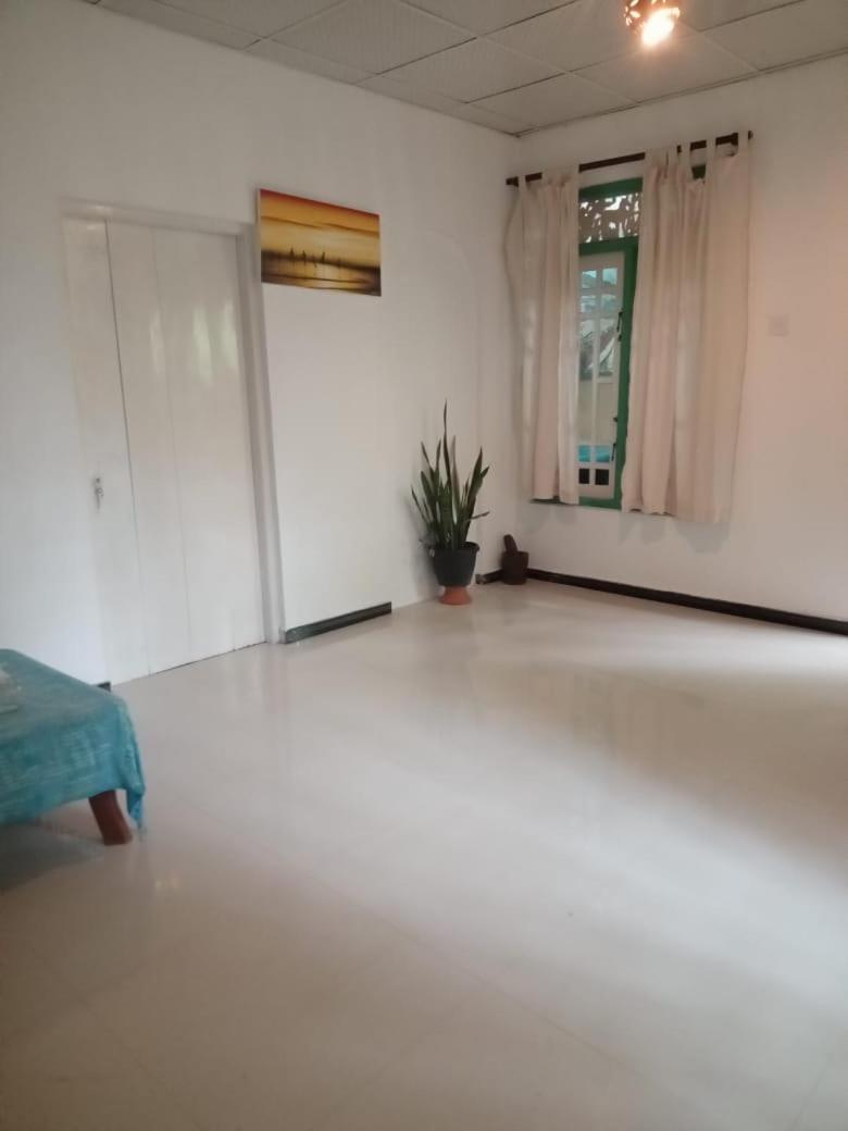 Homestay Hiriketiya Mahi Surf *